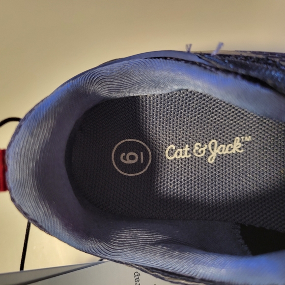 Toddler boys Cat and Jack sneakers size 6 - Picture 4 of 5